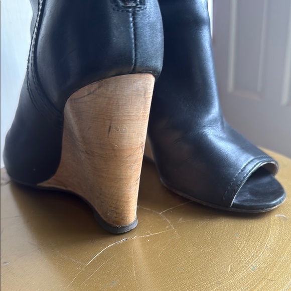 CHANEL Black Wedge Peep-Toe Shoes. Size 8 - Picture 6 of 13